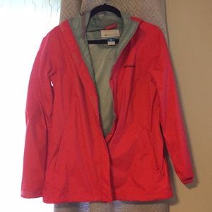 ✨Columbia Rain Jacket Size Medium!!✨